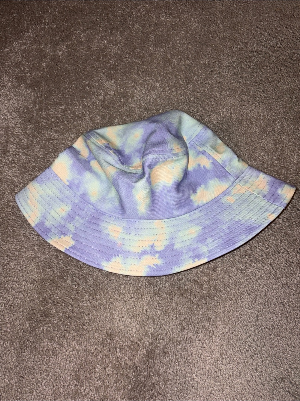 White Fox Tie-Dye Bucket Hat - Lavender & Peach